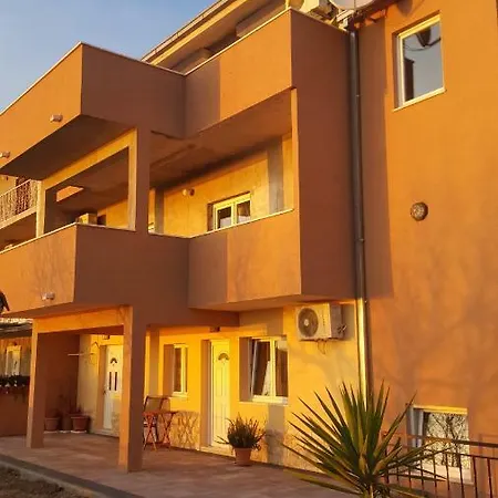 Apartments One Palm Podstrana Esterno foto