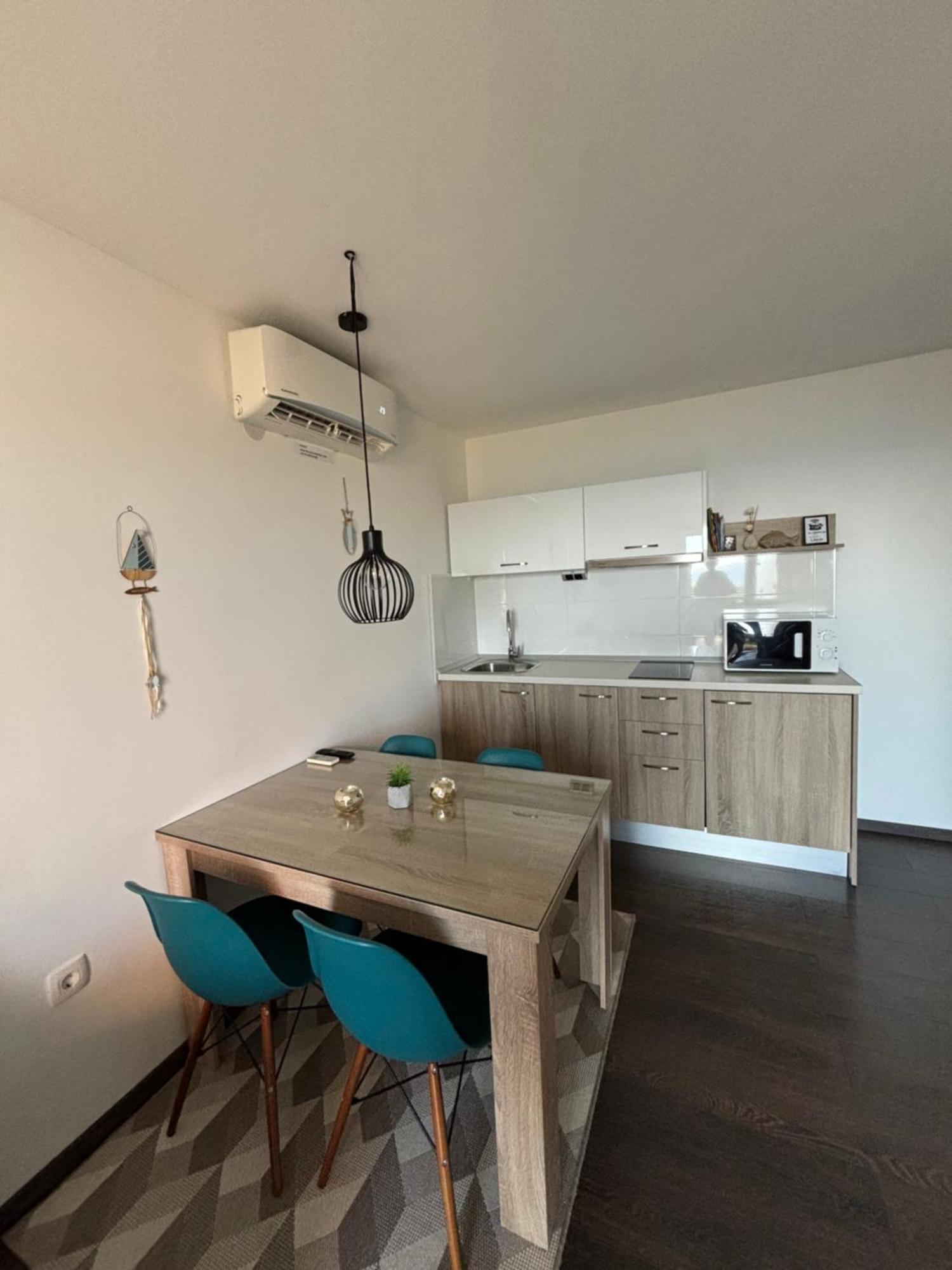 One Palm Apartment