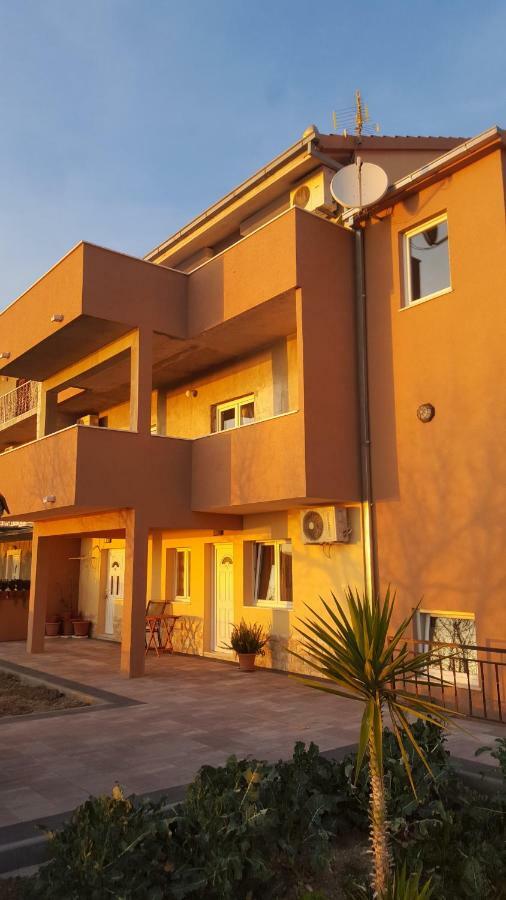 One Palm Apartment