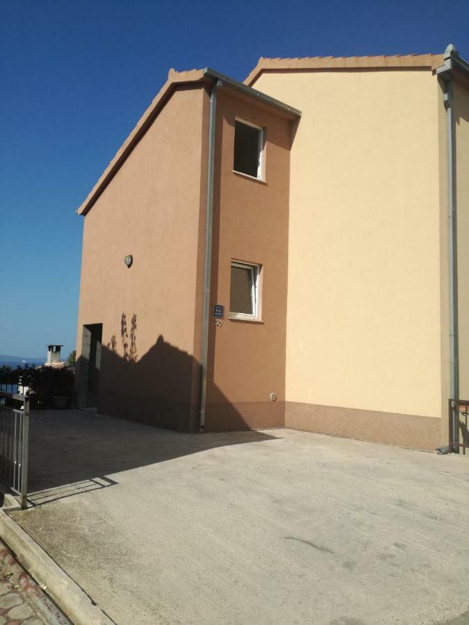 Apartment One Palm Podstrana